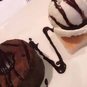 Meet your Posher, Cierra